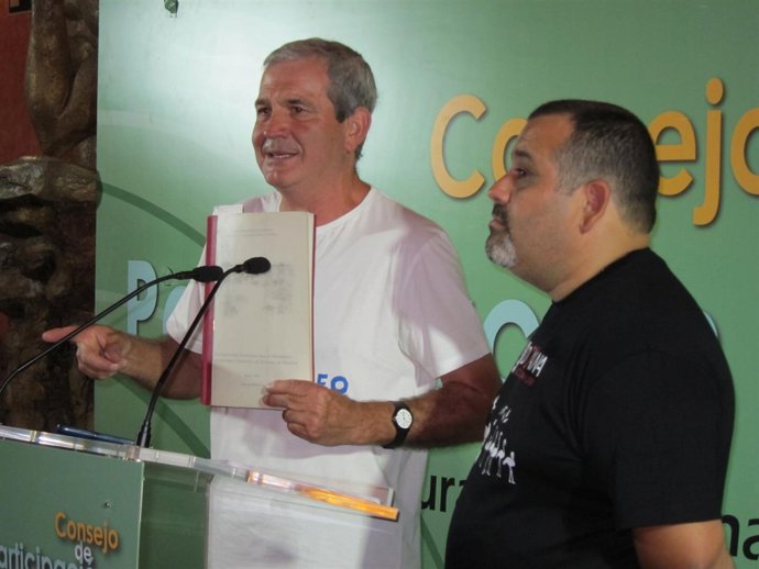 Juan Romero y Juan José Carmona, en declaraciones a los medios. 