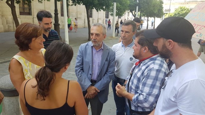 El concejal Juan Manuel Flores se reúne con artistas