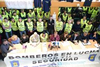 Ayuntamiento de Málaga y sindicatos estudiarán los pros y contras de la jornada de ocho horas para los bomberos