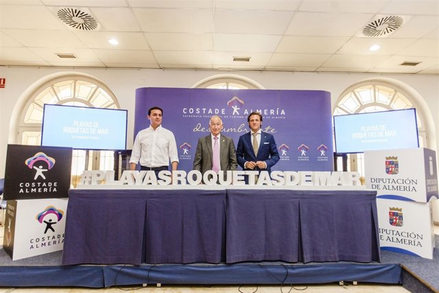 La campaña #playasroquetasdemar difundirá el litoral de Roquetas de Mar.