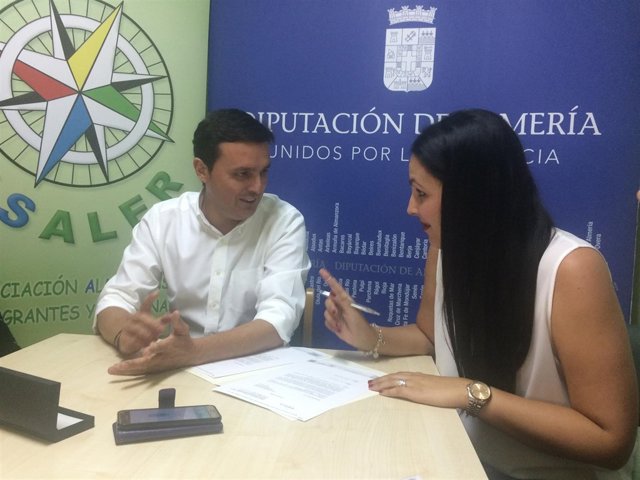 Javier Aureliano García junto a Ángeles Martínez, presidenta de Asaler.