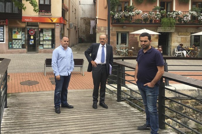 Mazón con alcalde de Cabezón de la Sal 