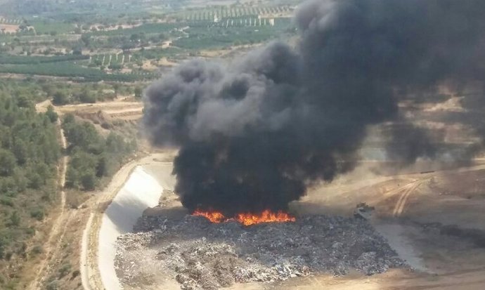 Incendio en vertedero en Pedralba 