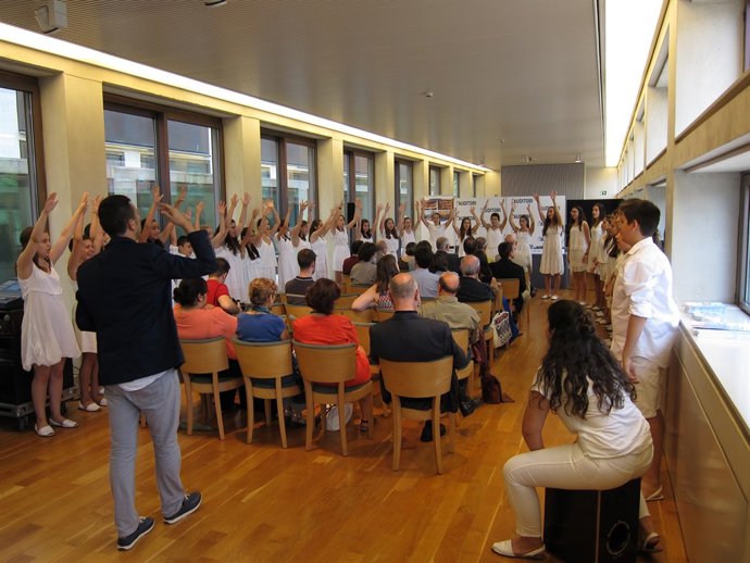 Actuació de Veus-Cor Infantil Amics de la Unió de Granollers                  