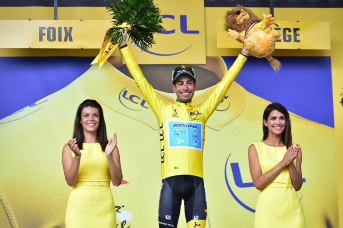Fabio Aru en lo alto del podio del Tour de Francia