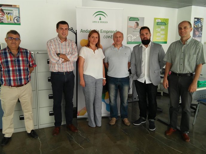 Nota Y Foto De La Junta Nueva Empresa Instalada En El Cade De La Carolina