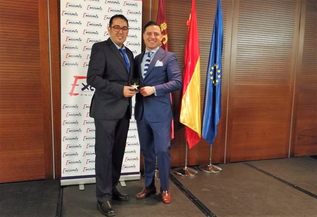 José Hernández, CEO de la empresa, recibe el galardón