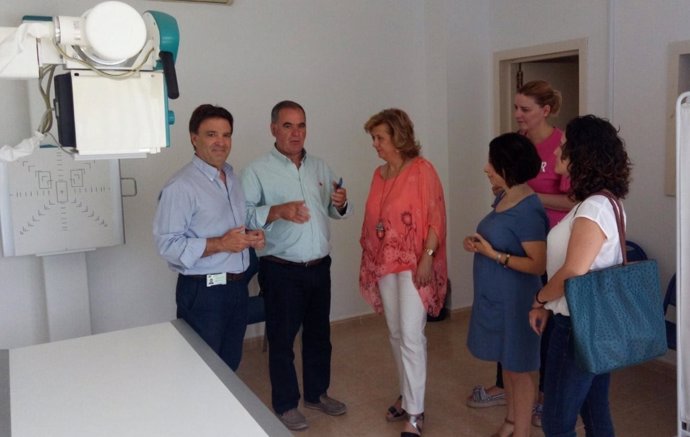 Visita de la delegada Teresa Vega al centro de salud de Quesada