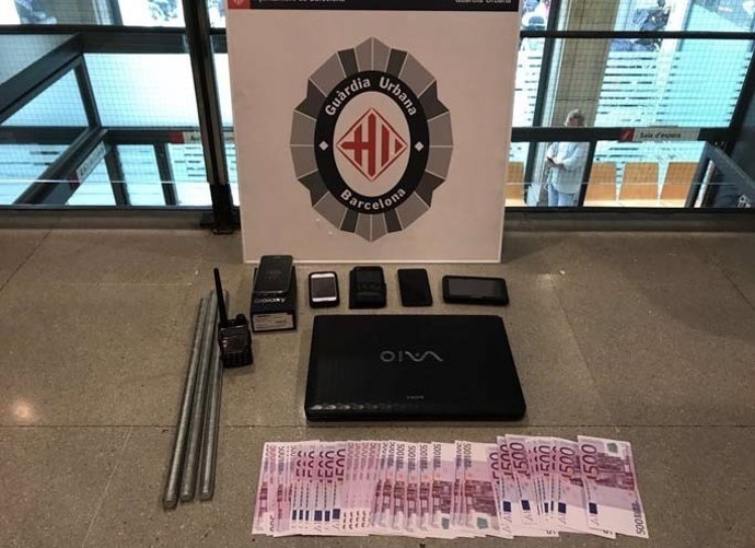 Objectes recuperats d'un robatori en un cotxe