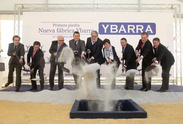 Acto de colocación de la primera piedra de la nueva factoría de Ybarra.