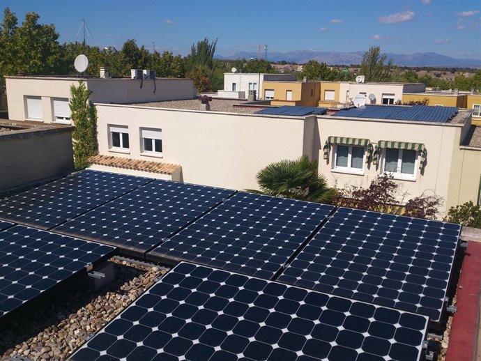 Placas solares instaladas en la urbanización Rosa Luxemburgo