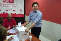 Enrique Pérez espera que hoy se produzca un "cambio real" en el PSOE de Extremadura