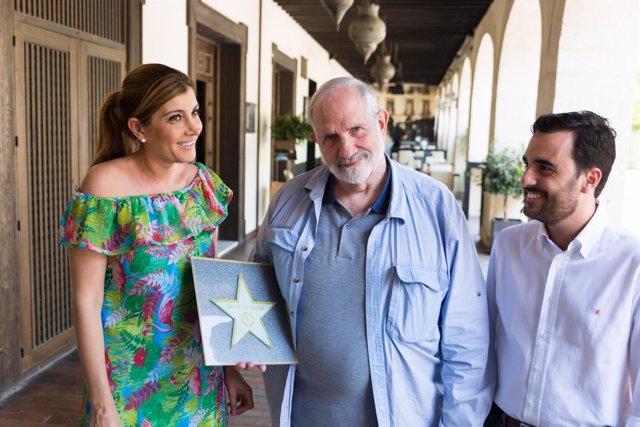 Brian de Palma recibe la estrella que lucirá en el Paseo de la Fama de Almería