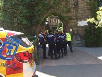 Un testigo del accidente de la montaña rusa explica que uno de los trenes se ha quedado "clavado" y no respondía 