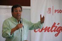 Fernández Vara gana las primarias del PSOE de Extremadura con el 66,8% de los votos de los militantes