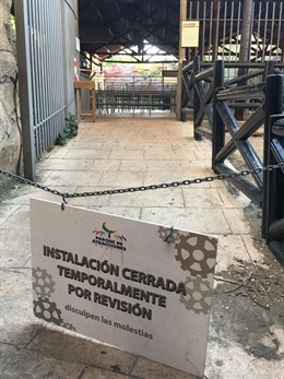 Montaña rusa cerrada en el Parque de Atracciones