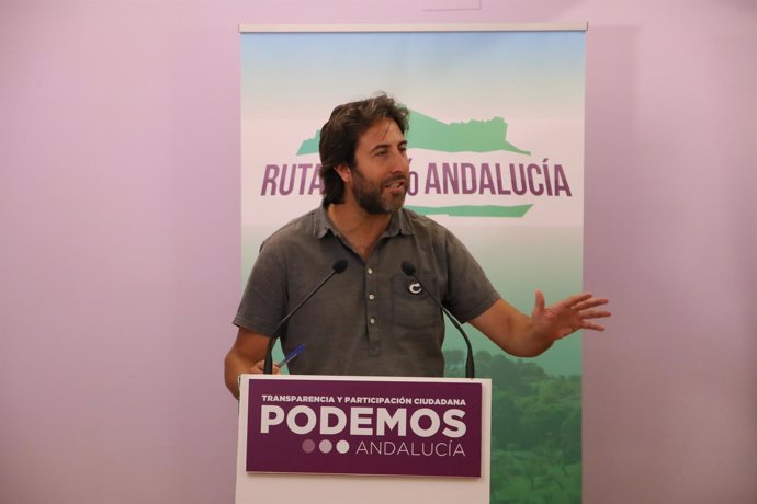 El secretario político de Podemos Andalucía, Jesús Rodríguez, en rueda