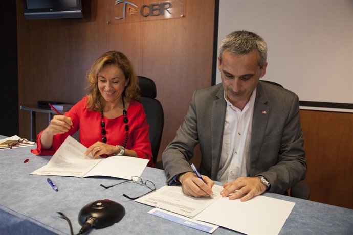 Martín y Rubio firman el convenio