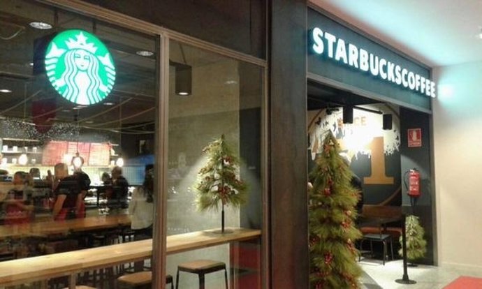 Cafetería Starbucks en Puerto Banús.