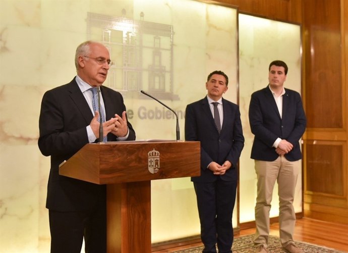 Ceniceros presenta el Plan, ante Cuevas y Bengoa