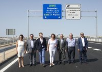 Susana Díaz destaca el "impacto social y económico" de la Variante de Roquetas, que se completará en septiembre