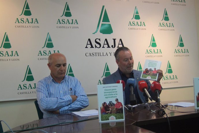 Valladolid. Dujo presenta el libro de Asaja sobre incorporación al campo