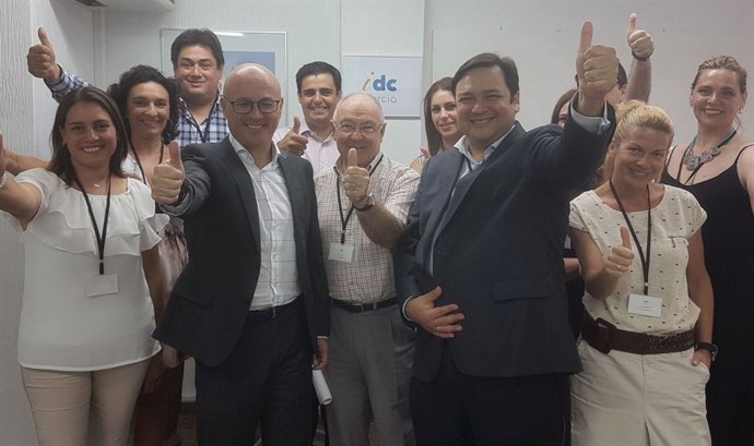 Juan Hernández visita el Servicio de Atención Personalizada