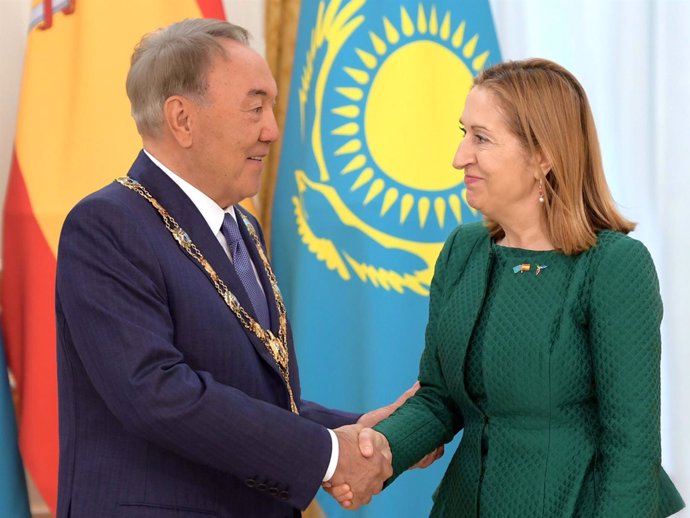 Ana Pastor y el presidente de Kazajstán
