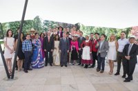 Urkullu recibe en Vitoria a participantes y responsables del Festival Internacional de Folklore de Portugalete (Bizkaia)