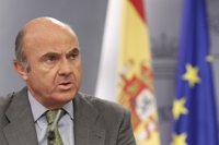 El ministro de Economía cree que se va a dar una "normalización" de la evolución de los salarios "de forma natural"