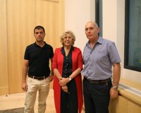 Carmena se compromete con policías a mejorar instalaciones de 8 distritos, que pasan de módulos a edificios de ladrillo