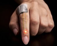 Crean un sensor electrónico que se pega en la piel para monitorizar las constantes vitales