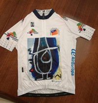 El nuevo maillot de la selección balear de ciclismo combina deportes, turismo y cultura