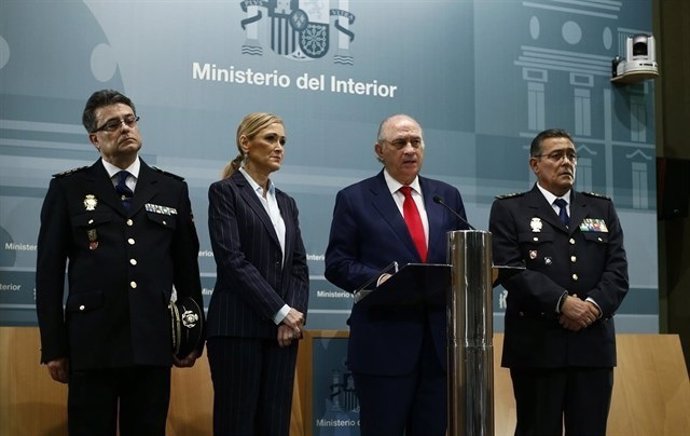 Alfonso Fernández Díaz, el primero por la derecha