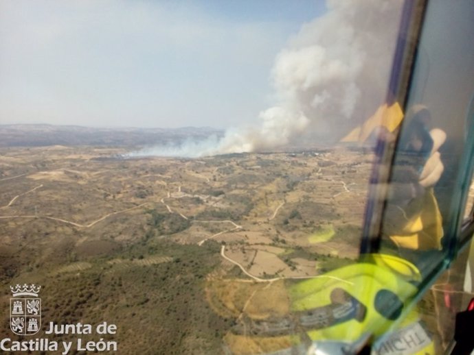 Imagen del incendio de Aldeadávila (Salamanca)