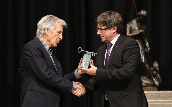 El cineasta Konstantinos Costa-Gavras y el pte. Carles Puigdemont