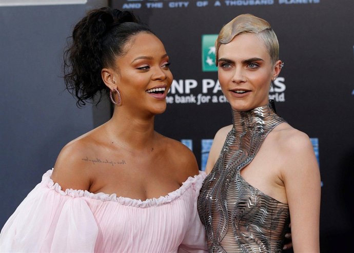 Los atrevidos vestidos de Rihanna y Cara Delevingne 