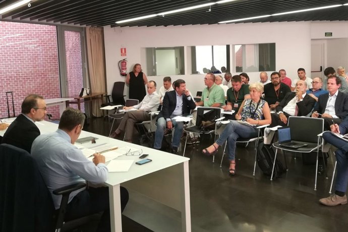 Reunión para debatir la futura gestión del atún rojo en España.