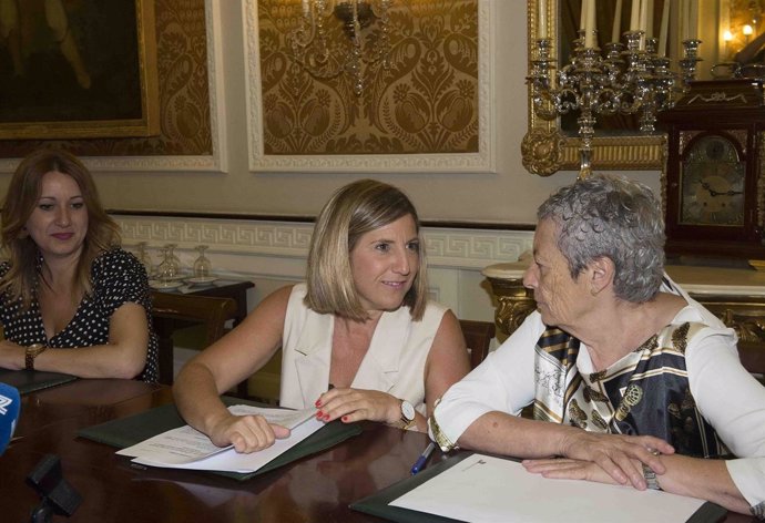 La presidenta de la Diputación de Cádiz y de la Cruz Roja