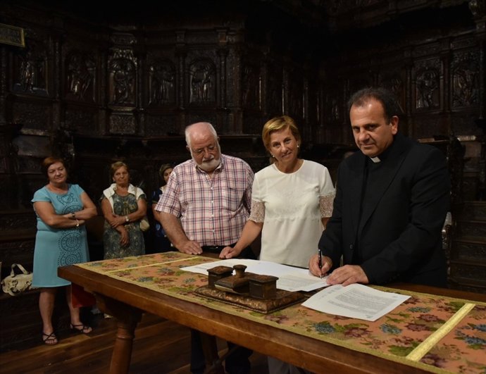 Imagen de la firma del convenio