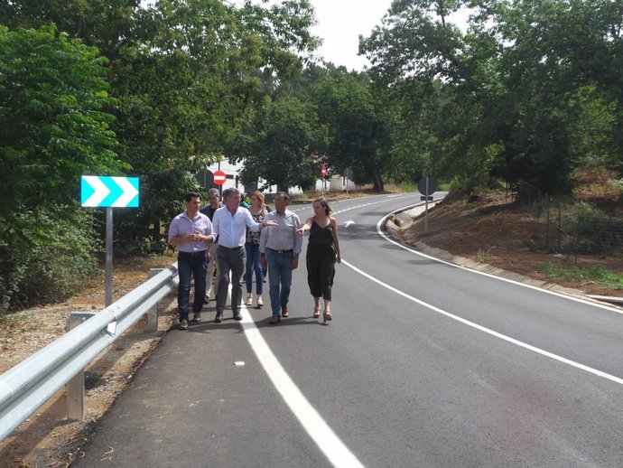 El presidente de la Diputación de Huelva, Ignacio Caraballo, inaugura carretera.