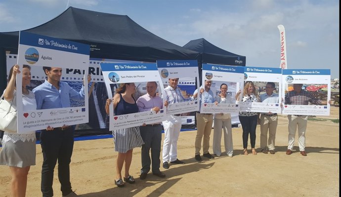 Consejero de Hacienda y alcaldes durante presentación