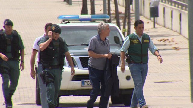 Guardia Civil lleva a Ángel María Villar a la sede de la RFEF el registro