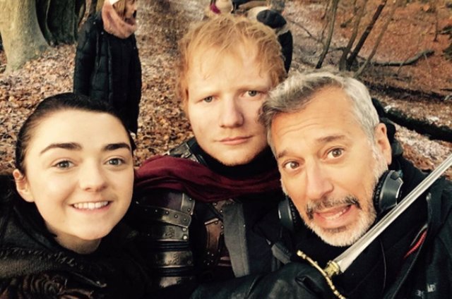 Ed Sheeran junto a Arya Stark