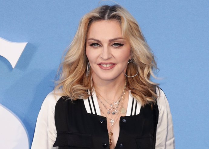 Madonna demanda a una web de subastas por poner a la venta 100 de sus objetos