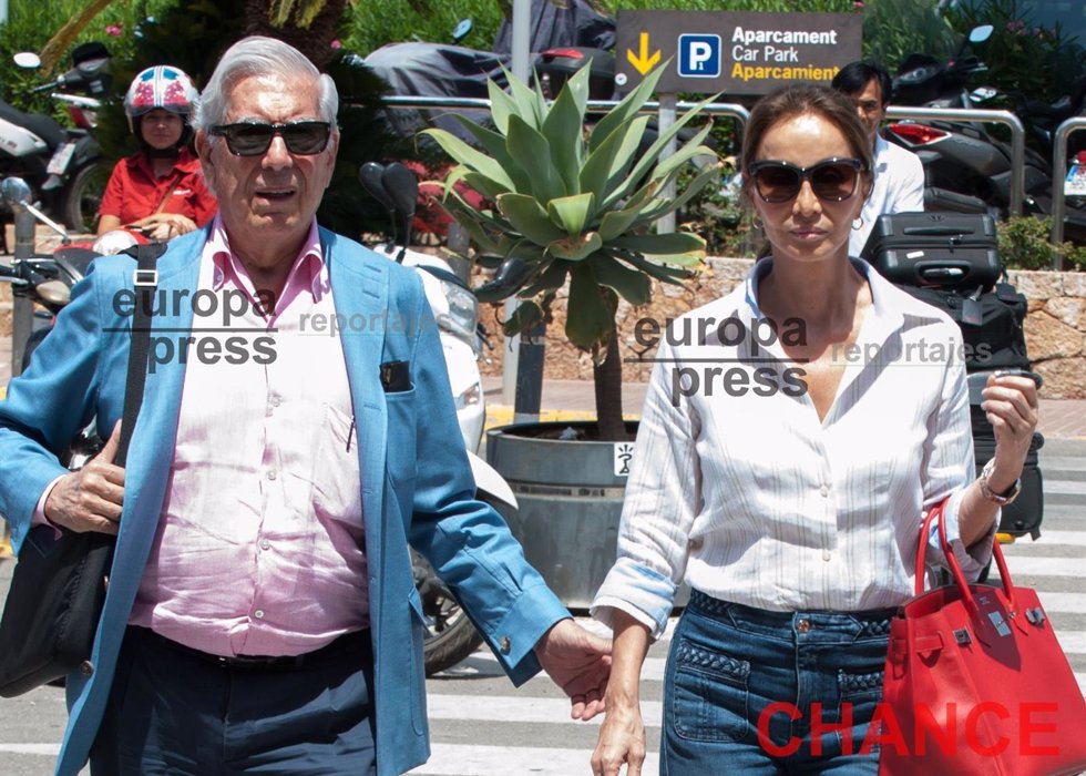 Isabel Preysler y Mario Vargas Llosa dicen adiós a Ibiza tras sus vacaciones
