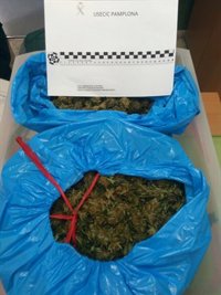 Detenido en Etxarri Aranatz tras ser sorprendido en su vehículo con 2,5 kilos de marihuana