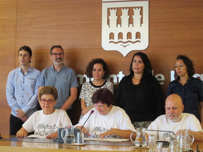 Marea Blanca y los grupos de la oposición presentes en el acto