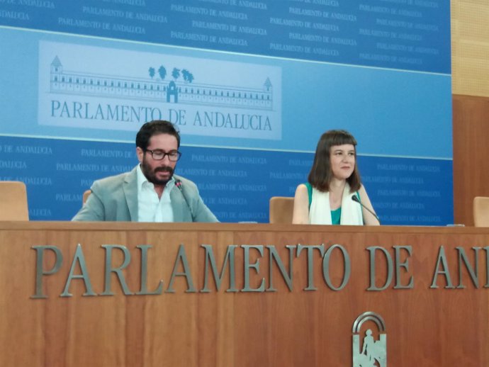 David Moscoso y Lucía Ayala (Podemos) en rueda de prensa