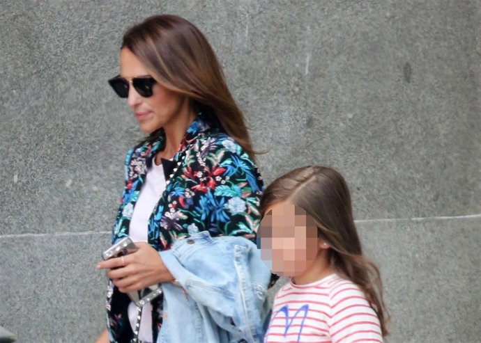 Paula Echevarría ya disfruta de las vacaciones al lado de su hija Daniella